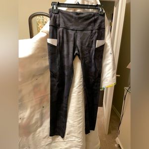 Size 6 lulu leggings. Perfect condition!!